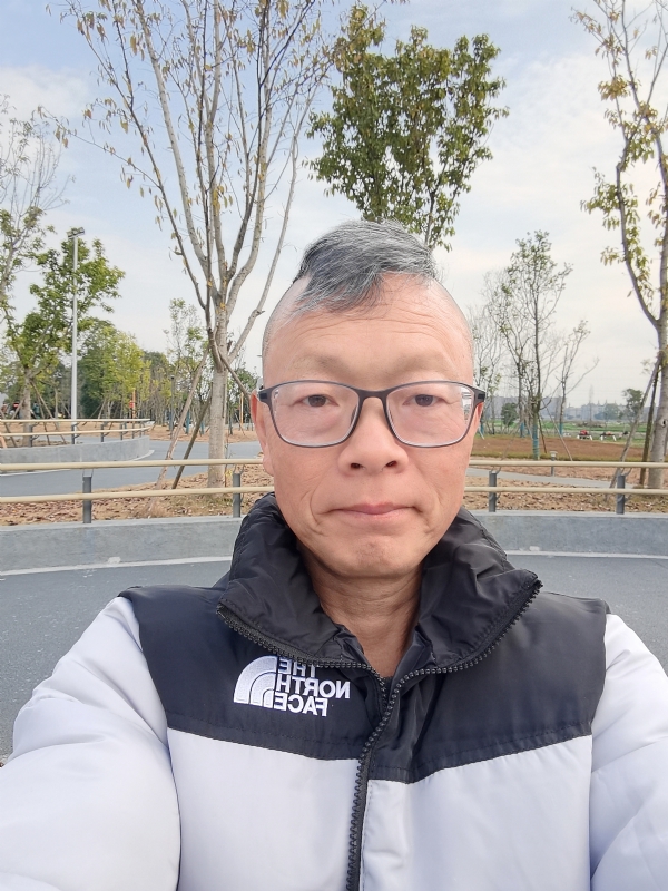 做喜欢的事的第一张照片--都江堰闪婚服务中心